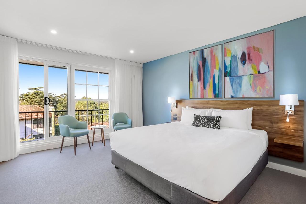 & 4* Killara