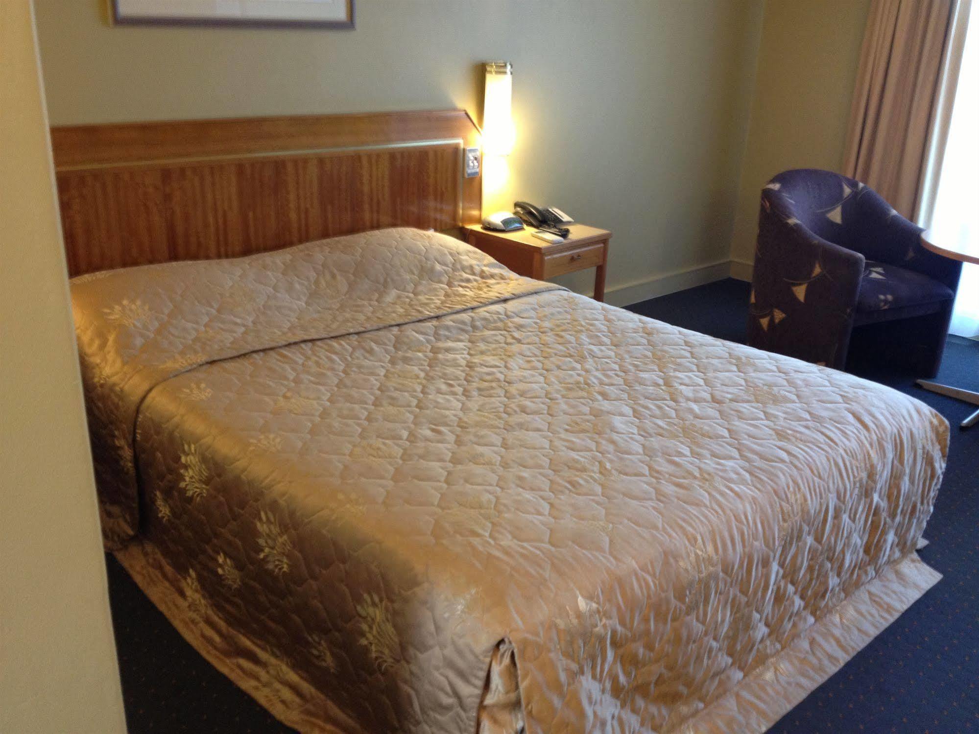 & Motel 4*